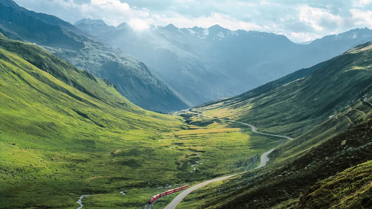 Glacier Express Train In Oberalp Pass Copyright Schweiz Tourismus Robert Boesch