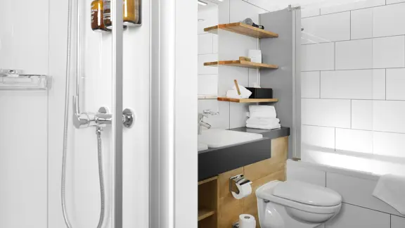 Junior suite bathroom