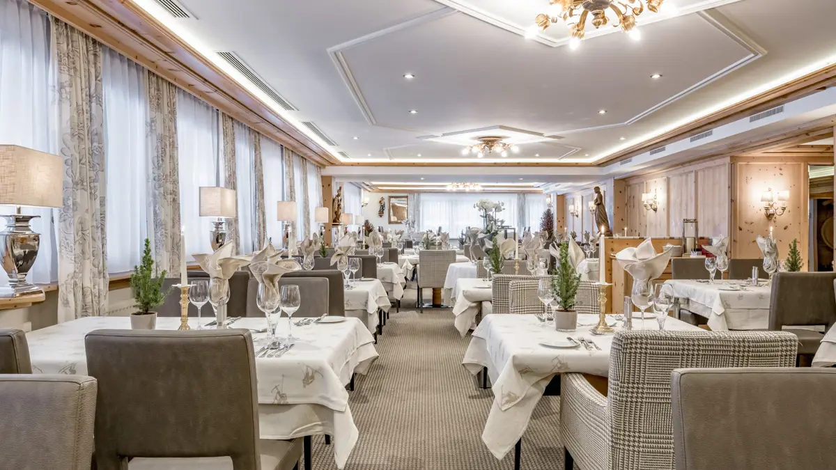 Hotel Jenewein Obergurgl Dining Room (3)
