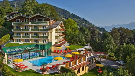 Hotel Berner Zell Am See Pool And Terrace