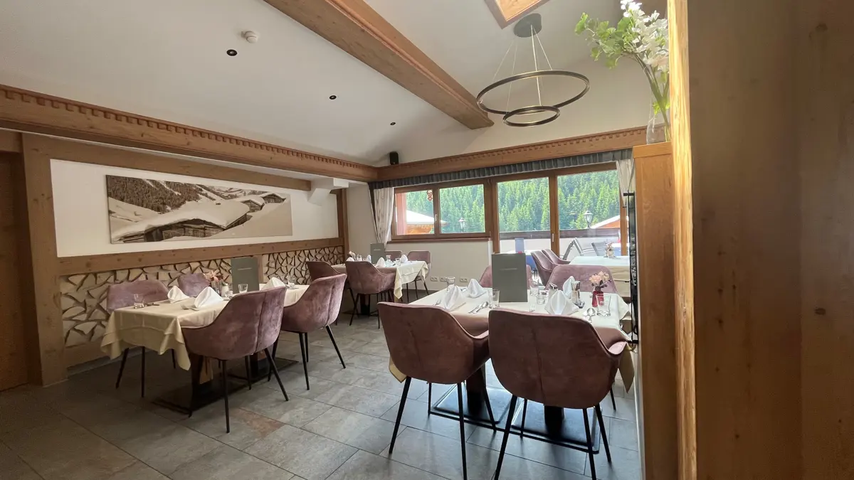 Hotel Alphof Alpbach Dining Area