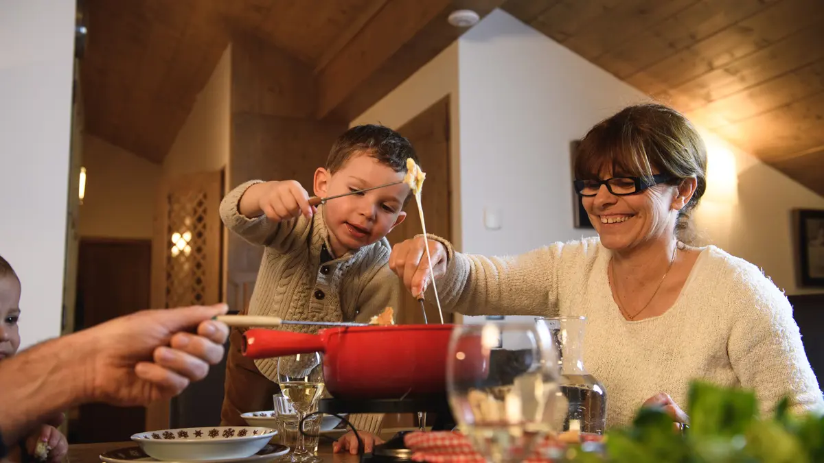Residence Les Chalets De Layssia Samoens Raclette Fondue Sets
