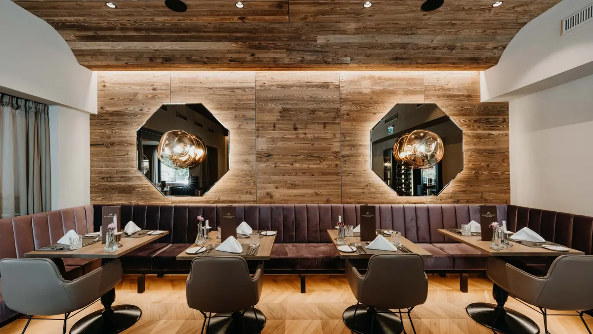 Zillertalerhof Alpine Hideaway Mayrhofen Wine Bar