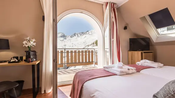 Exterior double bedroom