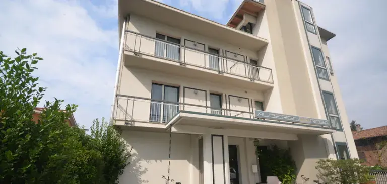 Rosa Exterior Lake Iseo