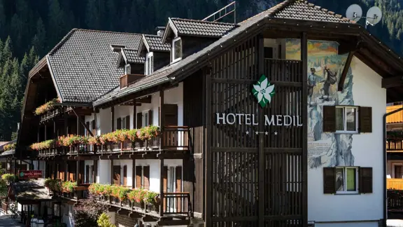 Inghams Italy Dolomites Canazei Hotel Medil Exterior