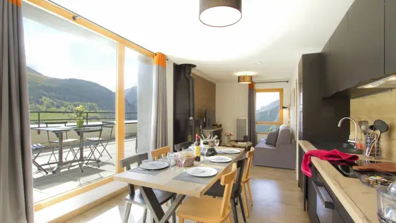 Three bedroom mountain view apartment