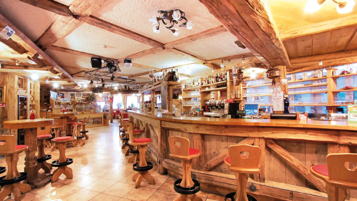 Hotel Dolomiti, Canazei, Kaiserstube Bar