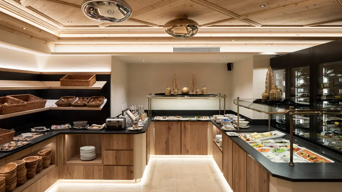 Hotel Post Ischgl Buffet Area