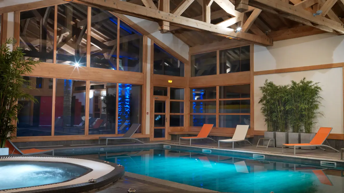 Residence La Reine Des Pres Samoens Indoor Swimming Pool