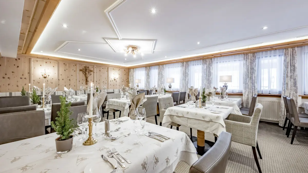 Hotel Jenewein Obergurgl Dining Room (4)