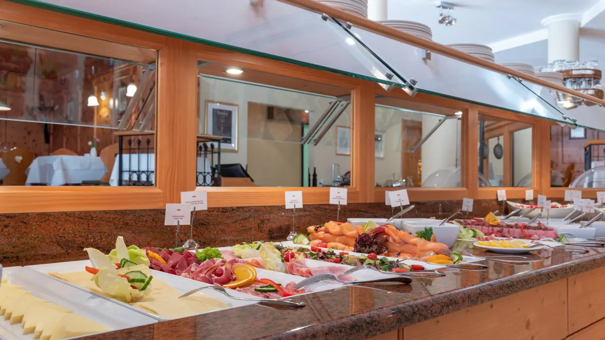 Hotel Kaiserhof Kitzbuhel Breakfast Buffet (2)