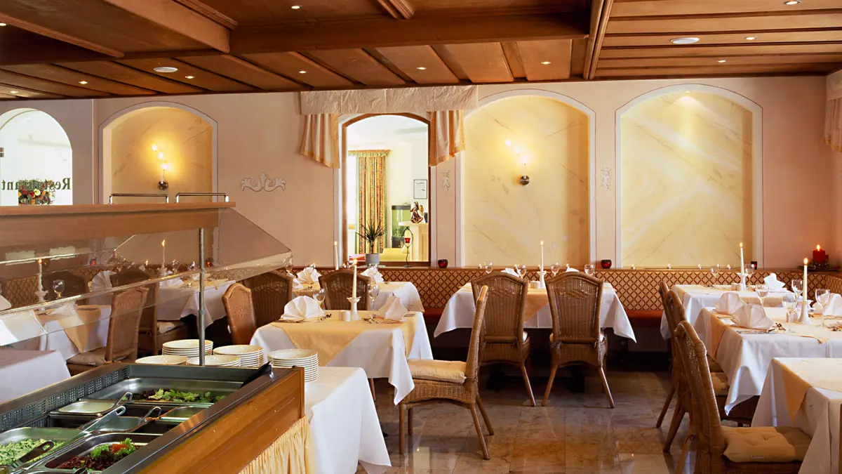 Alpenhotel Ramsauerhof Mayrhofen Dining Room (2)