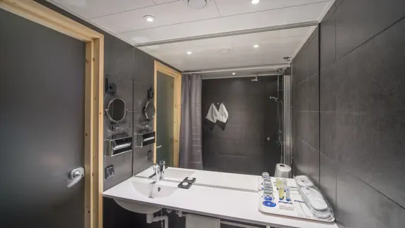 Scenic suite bathroom