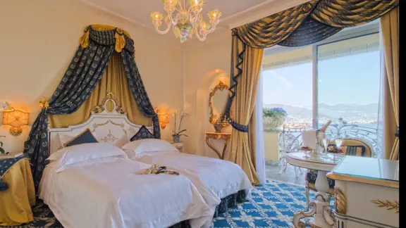 Deluxe lake view room