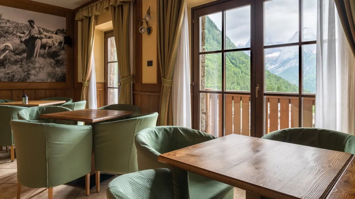 Inghams Italy Dolomites Madonna Di Campiglio Hotel La Betulla Bar 2