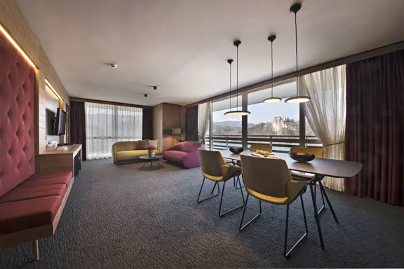 Lake view suite living room