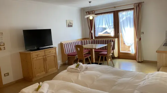 Room 32 - 2nd Floor SW Facing