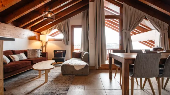 Chalet Mathilde Val Thorens Dining Area Lounge