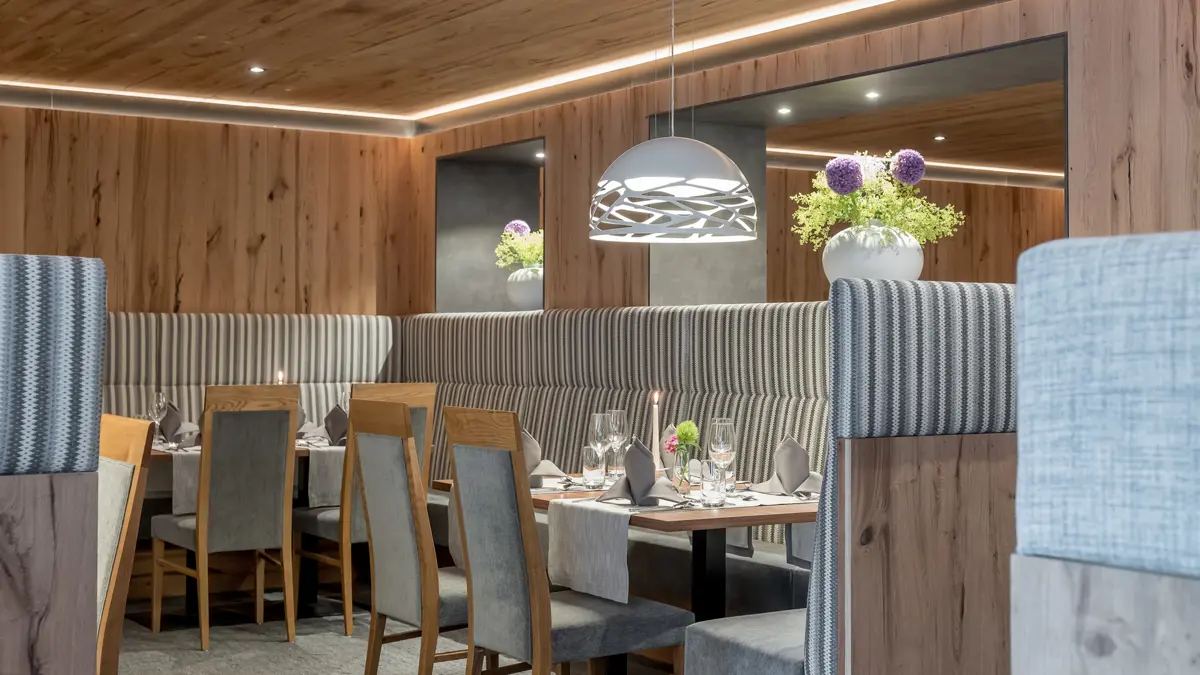 Hotel Tyrolerhof Solden Dining Room