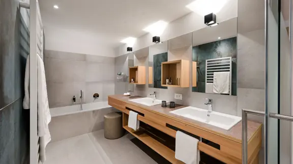 Junior Suite bathroom