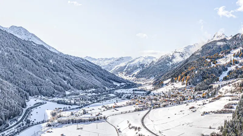 St Anton Austria Arlberg Ski Region Snow Skiiers 17