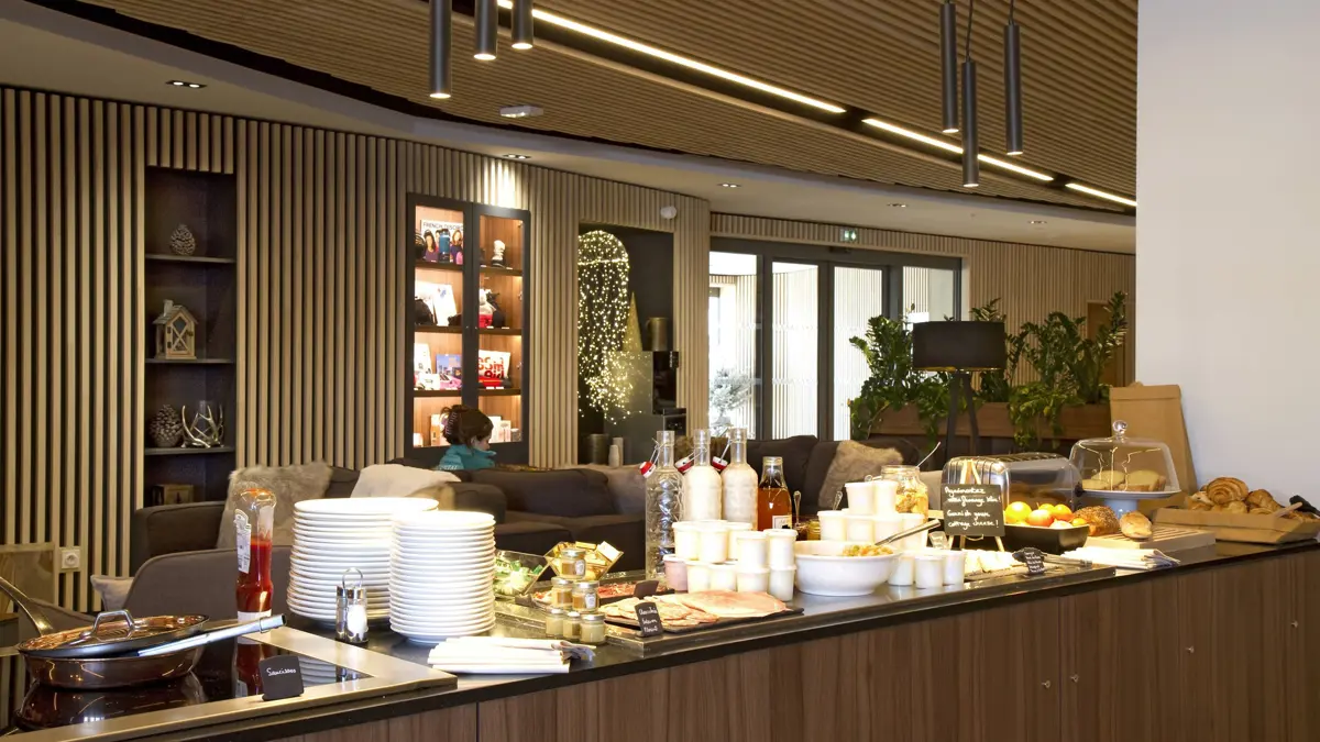 L'eclose Apartments Alpe D'heuz Breakfast Buffet