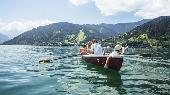 Family Boat Hire On Lake Zell 