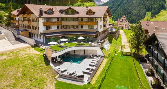 Hotel Miravalle Selva Dolomites Italy (4)