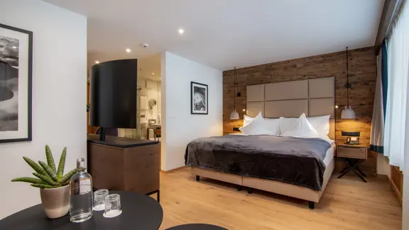 Deluxe double bedroom