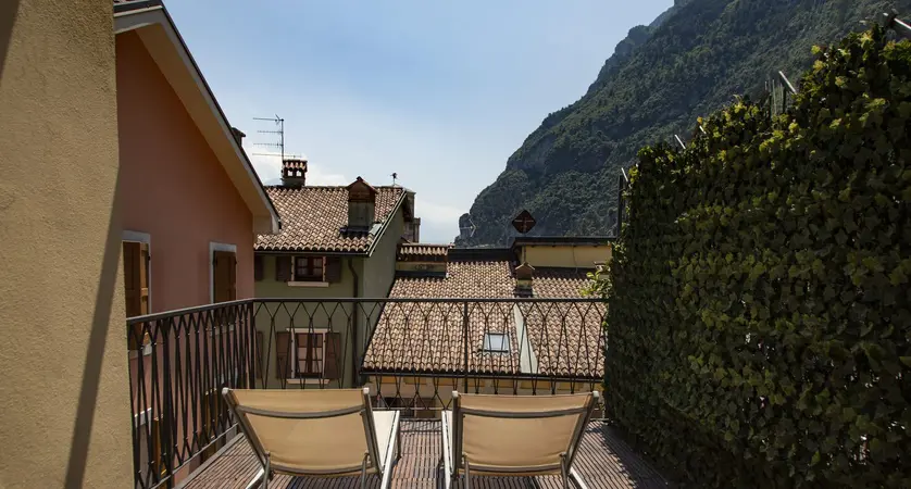 Hotel Antico Borgo Riva Lake Garda Standard Twin Room Italy (5)