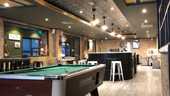 Hotel Camelot Pas De La Casa Bar And Pool Table