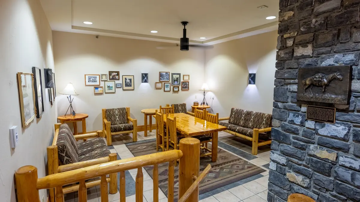 Brewsters Mountain Lodge Banff Mezanine