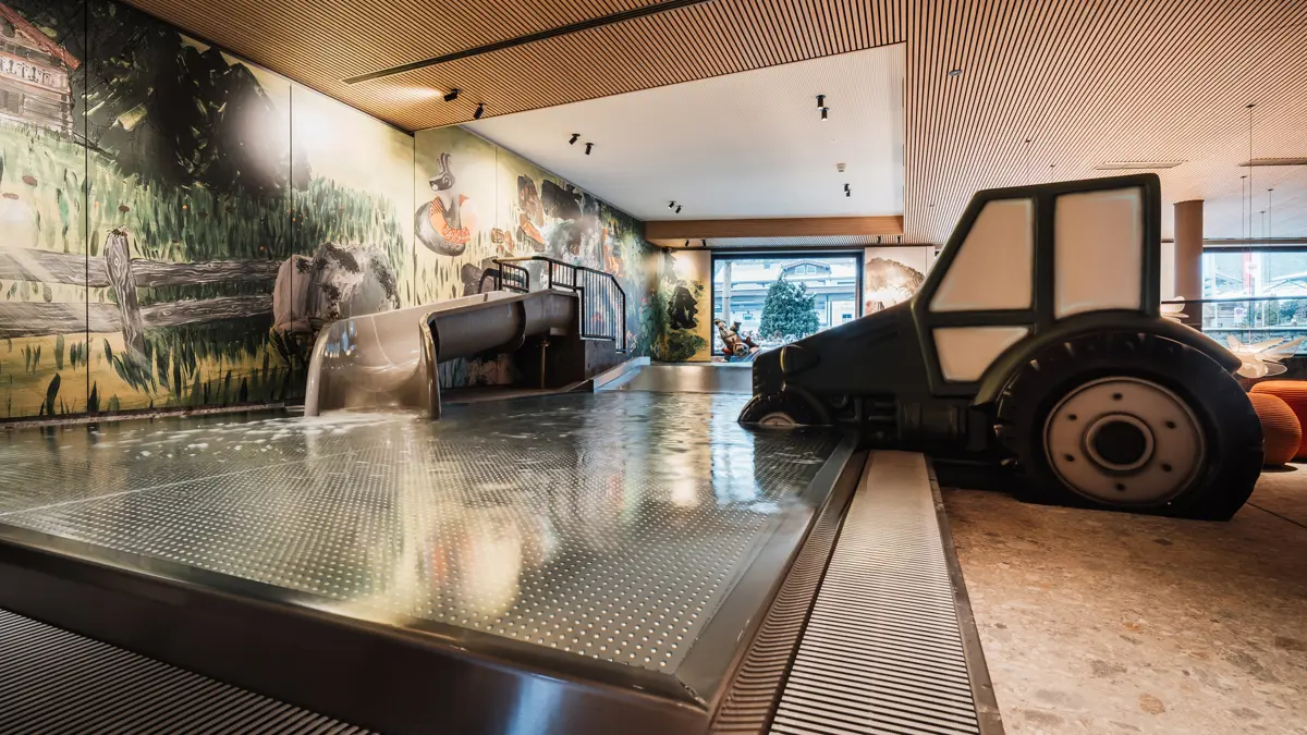 Hotel Neuhaus Zillertal Resort Mayrhofen Austria Kids Pool (2)