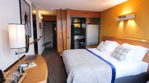 Classic twin bedroom