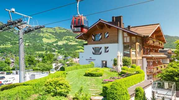 Hotel Kaiserhof Kitzbuhel Gondola Exterior (2)