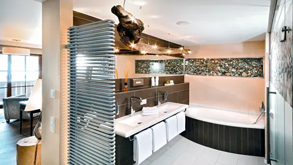 Junior suite bathroom