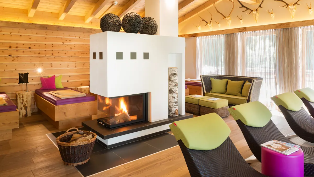 Hotel Die Sonne Saalbach Fireplace