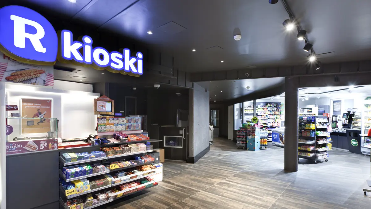 Holiday Club Hotel reception shop 