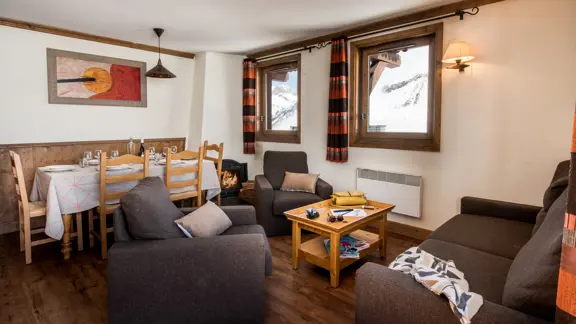 Three bedroom apartment with fireplace