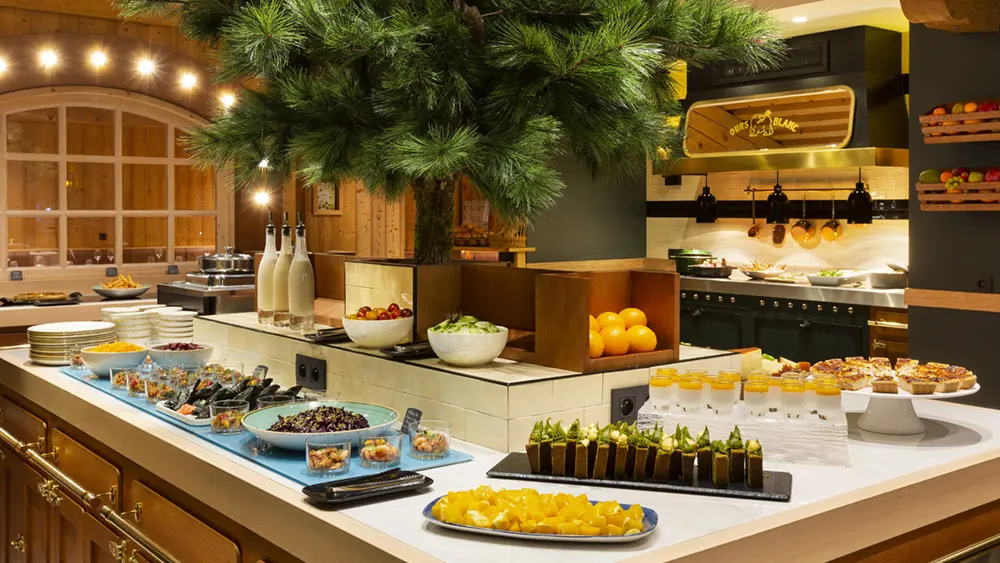 Ours Blanc Hotel And Spa Les Menuires Buffet 4