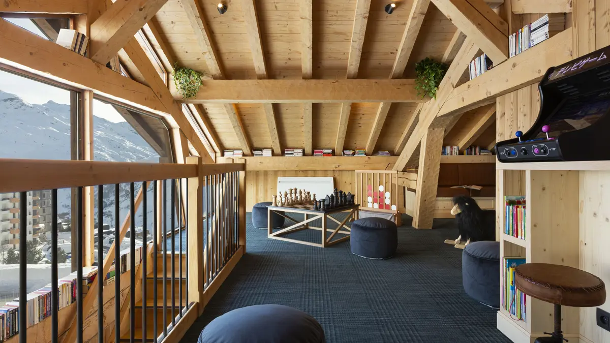 Ours Blanc Hotel And Spa Les Menuires Games Area