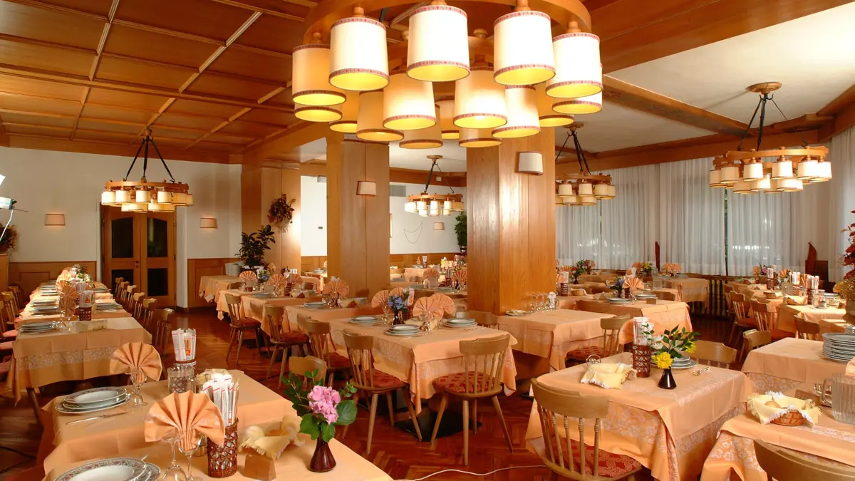 Inghams Italy Dolomites Pinzolo Hotel Pinzolo Dolomiti Dining Room 2