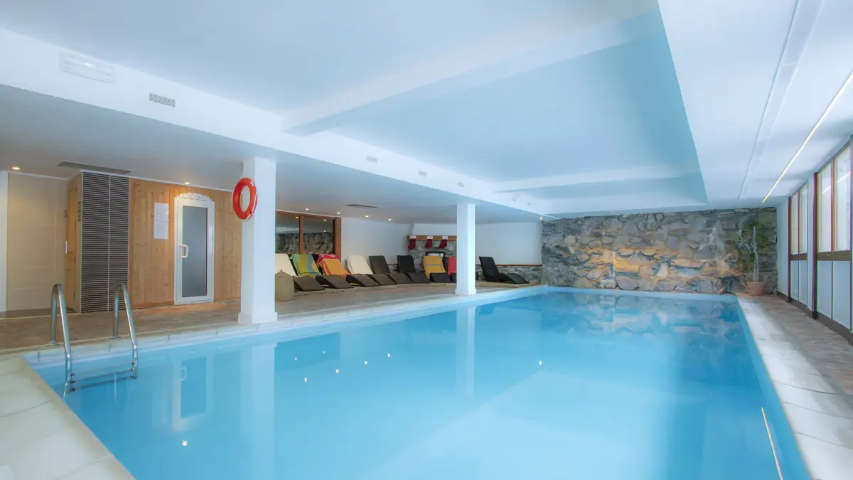 Hotel New Solarium Courchevel Pool