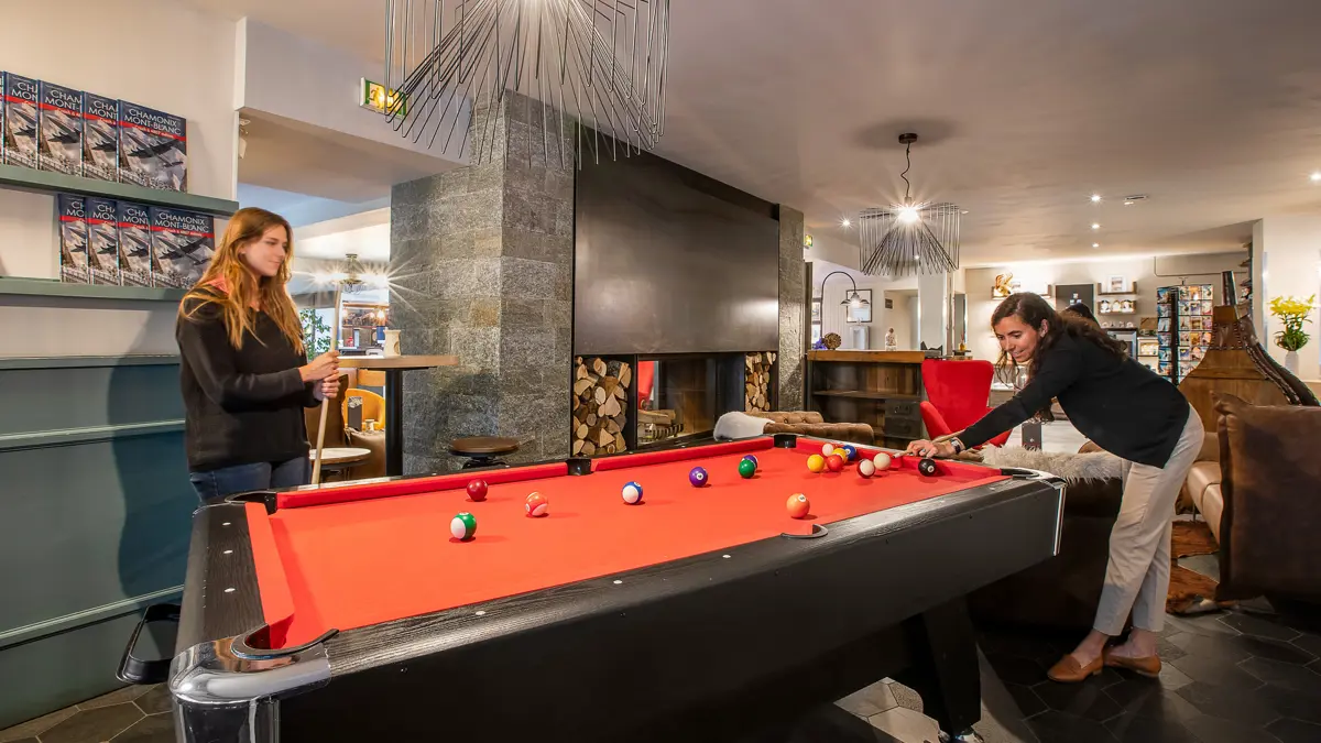 Chalet Hotel Le Prieure And Spa Chamonix Bar Pool Table