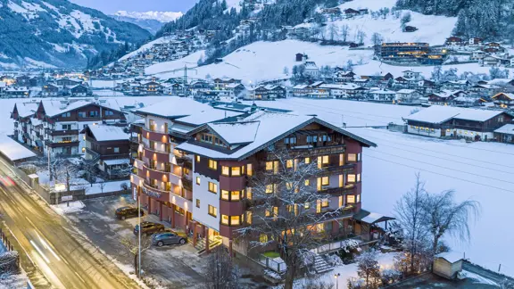 Alpenhotel Ramsauerhof Mayrhofen Exterior (1)