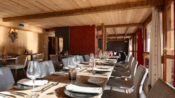 Chalet Corniche Tignes Dining Area 7