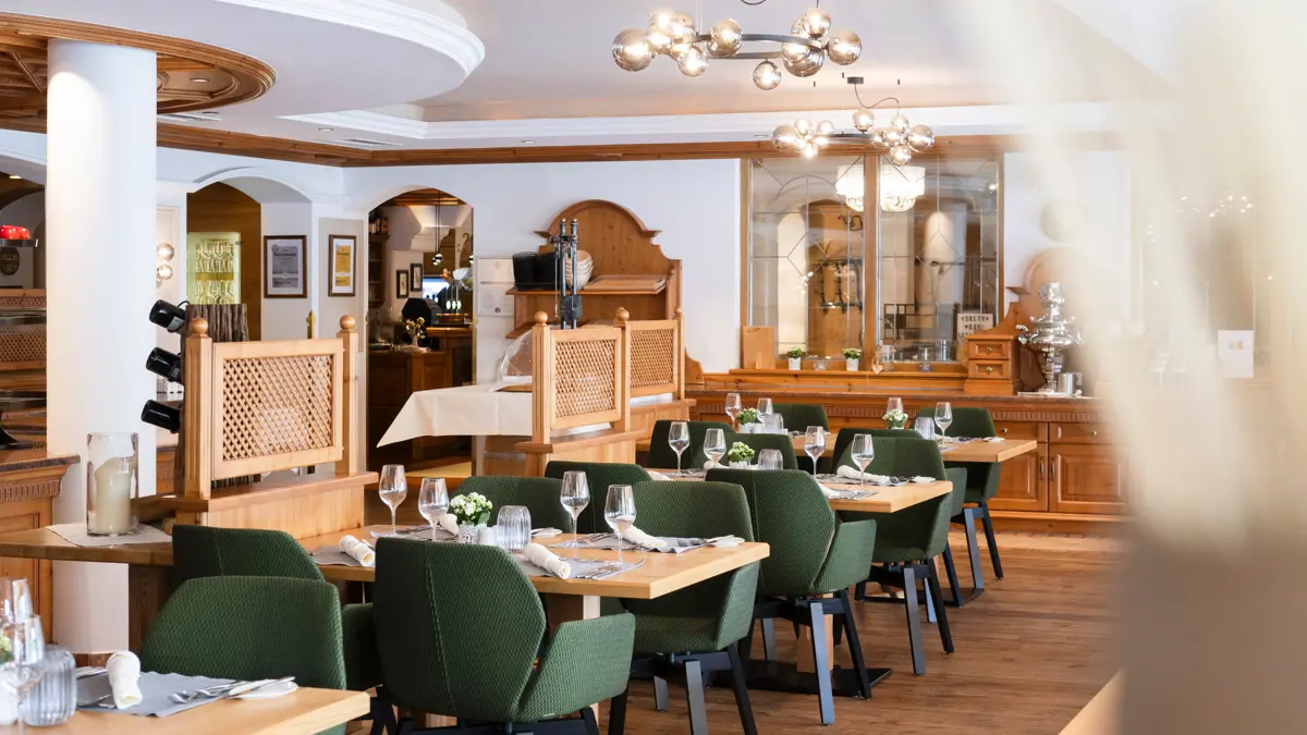 Hotel Stubaierhof Neustift Dining Area Copyright Chris Hasibeder