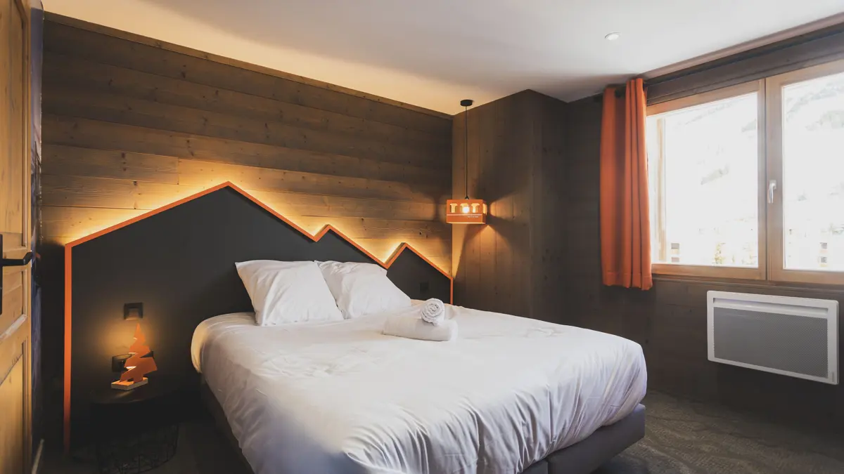 Base Camp Lodge Les Deux Alpes Double Bedroom 3