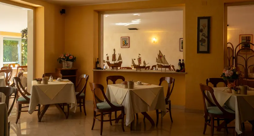 Hotel Bologna, Bardolino, Lake Garda, Breakfast Room